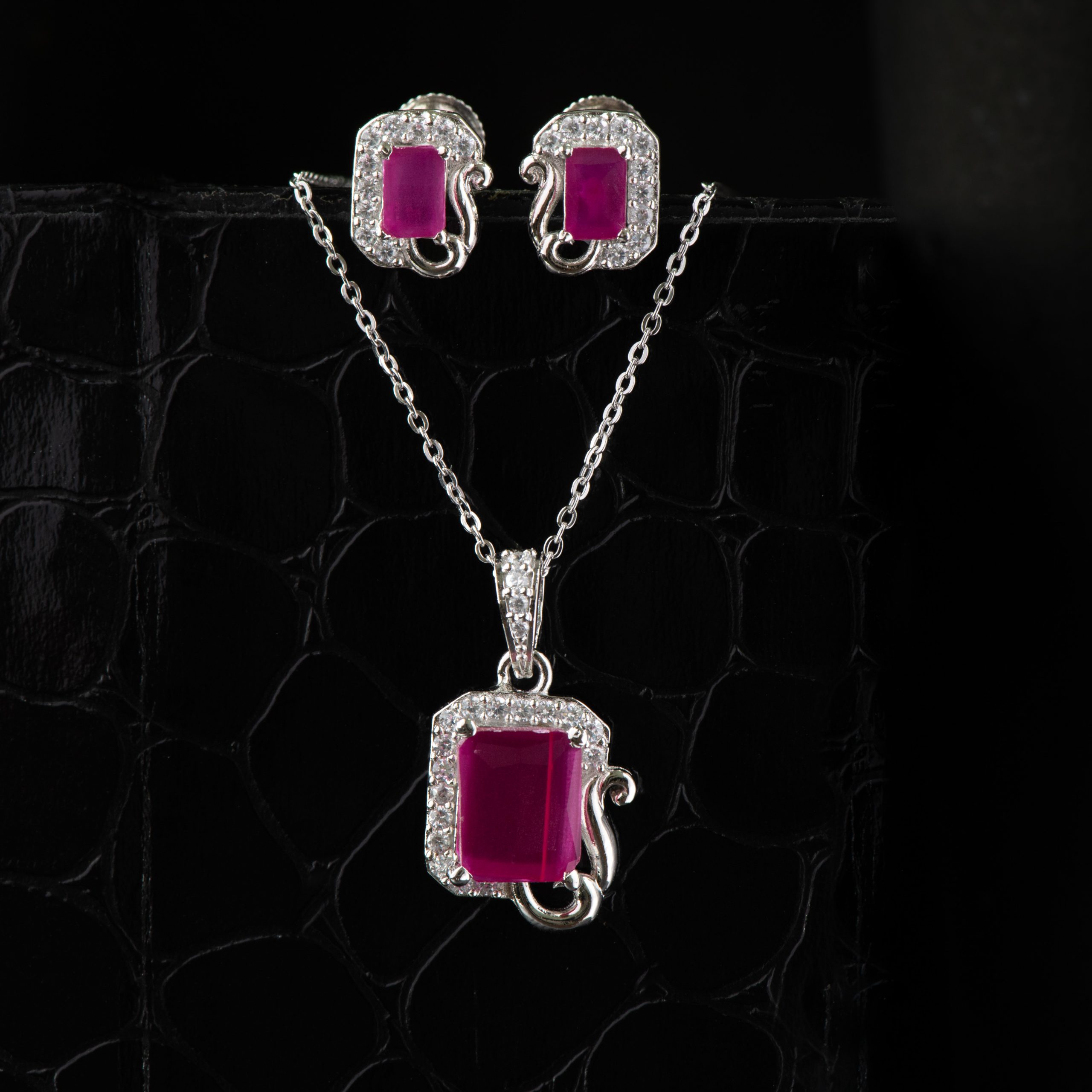 Magenta Cube Pendant Set