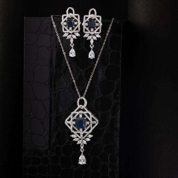 Nocturnal Radiance Pendant Set