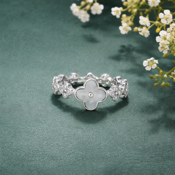 Daisy Spark Creative Ring