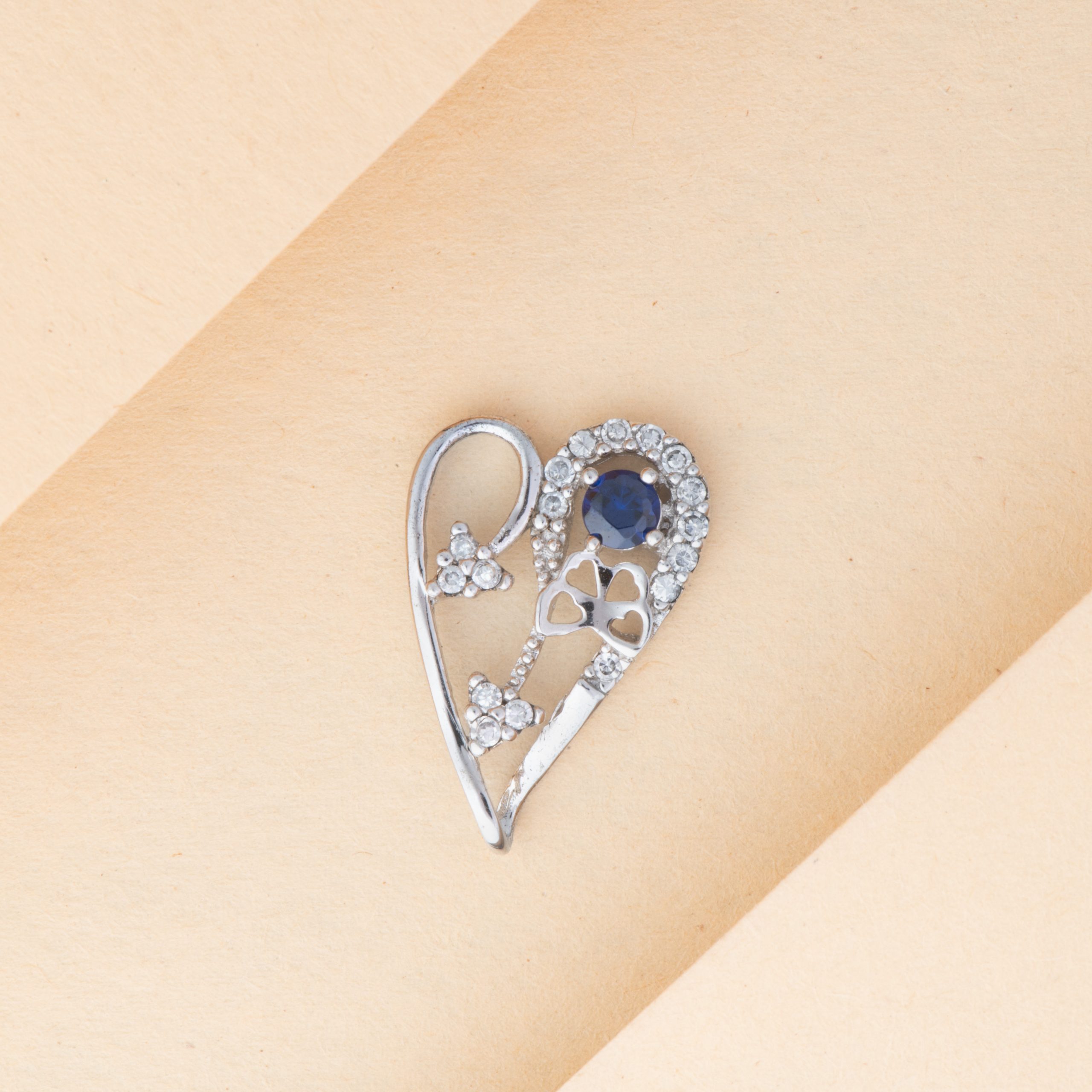 Heaven on Earth Sapphire Charmer