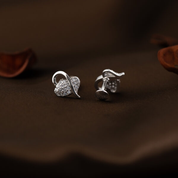 Infinite Heart Curve Studs