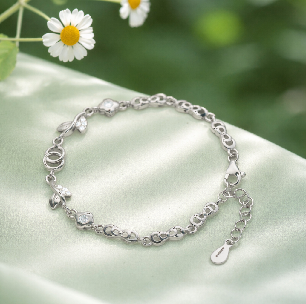 Lucky Loop Charm Bracelet -cg 1