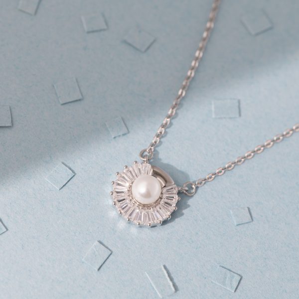 Pearl Halo Pendant