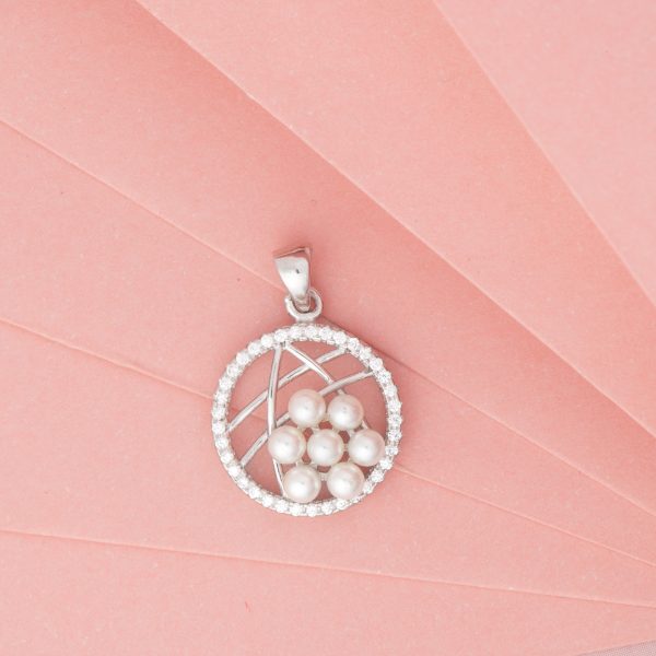 Regal Perals of Wisdom Charm