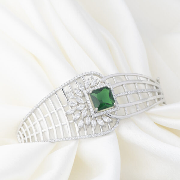 Stellar Emerald Kada