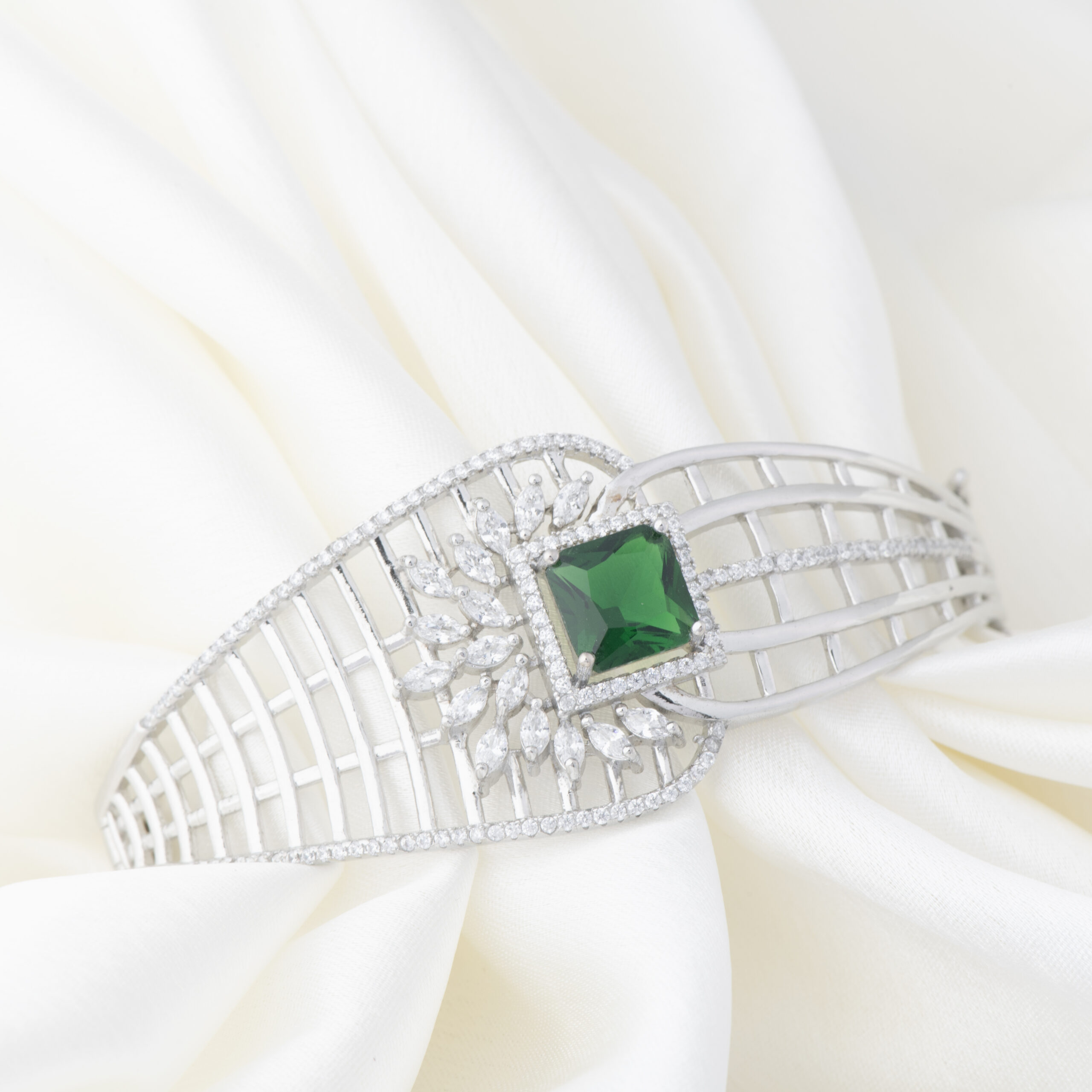 Stellar Emerald Kada
