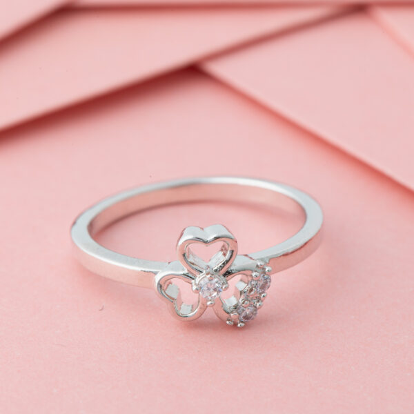 Three Petals Delicate Ring